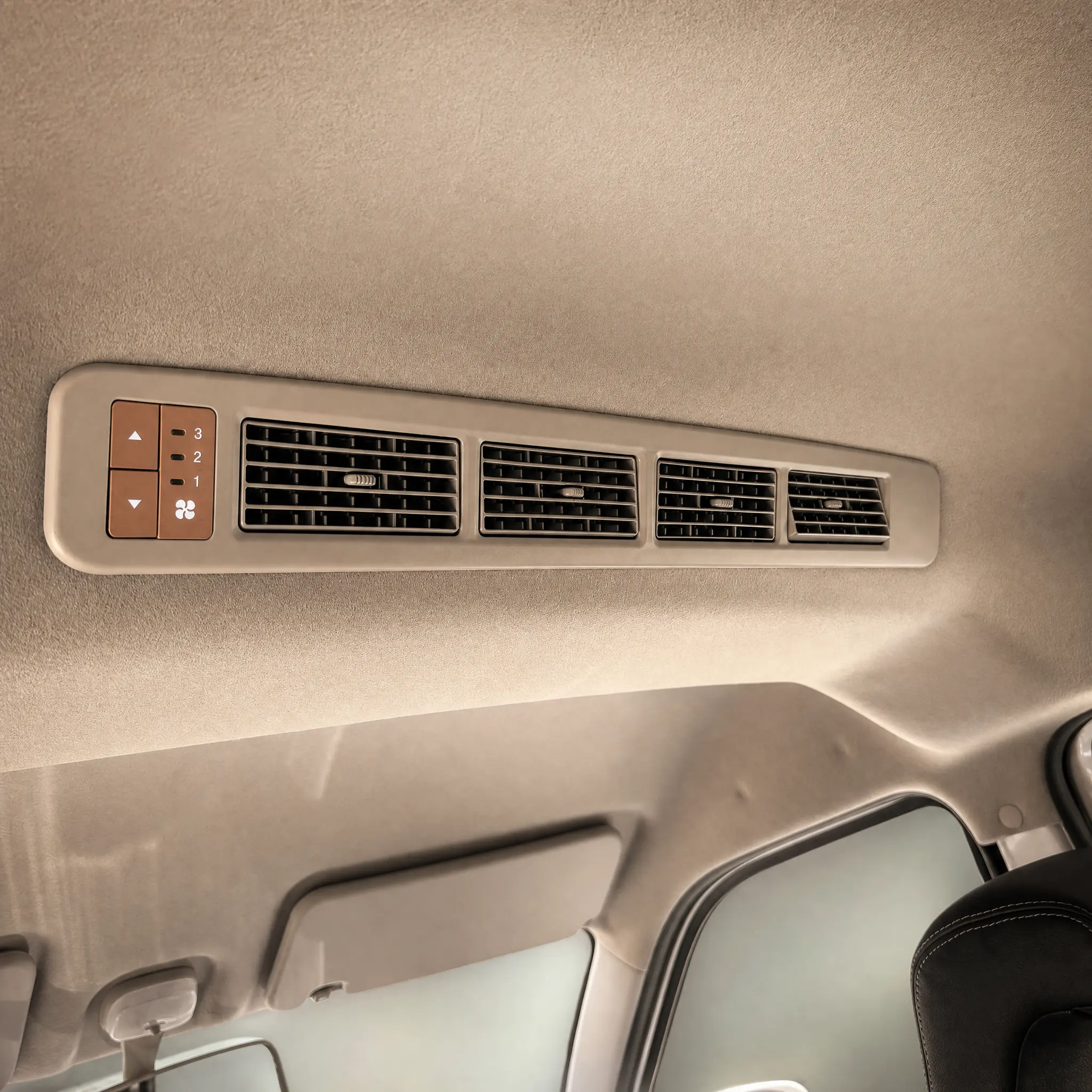V7 EV independent rear air conditioning