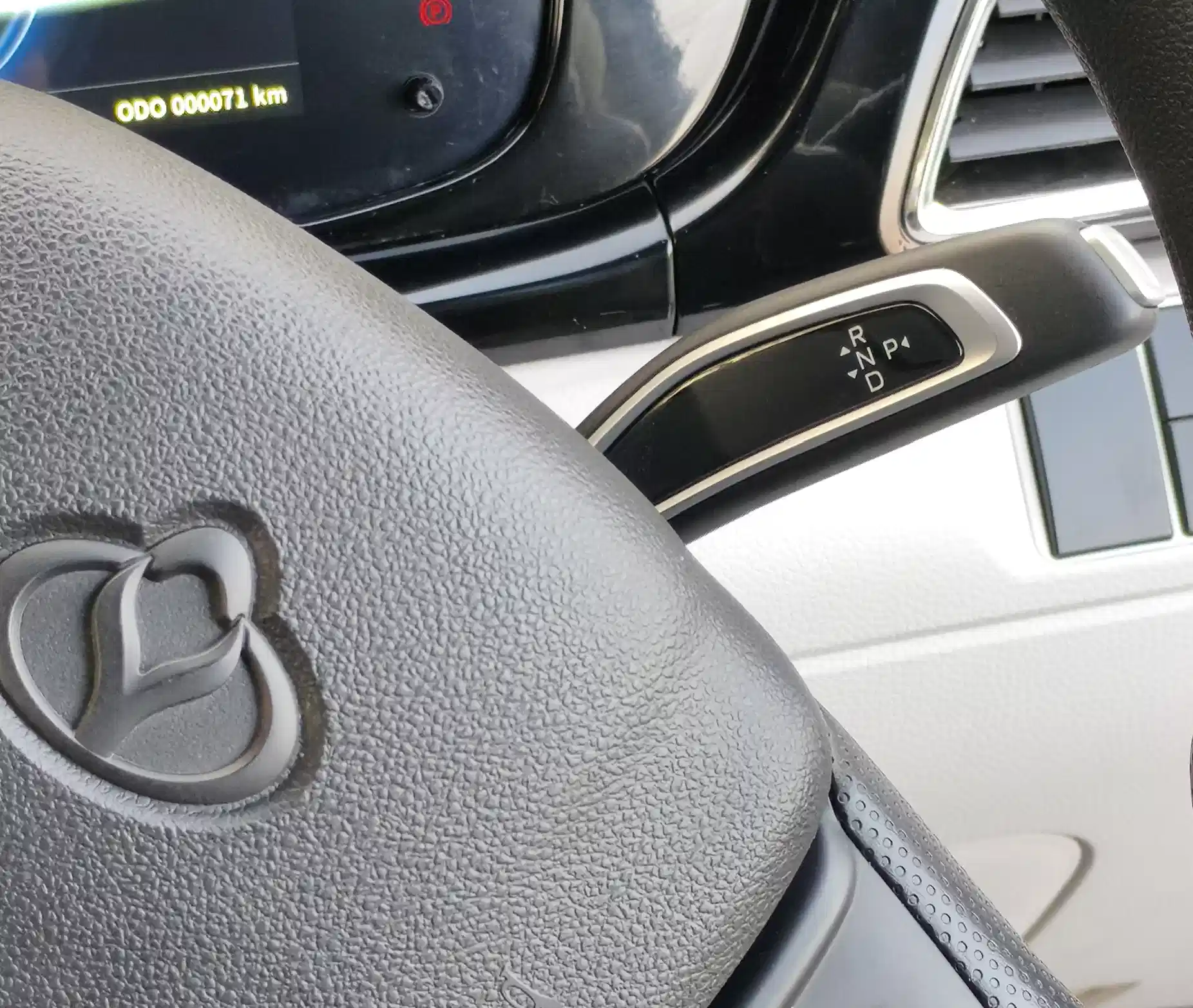 V7 EV 乘用車級懷擋設計
